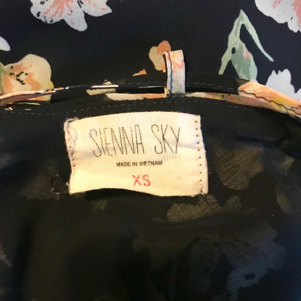 Sienna Sky Navy Floral Cami - Size: XS EUC - Picture 4 of 4